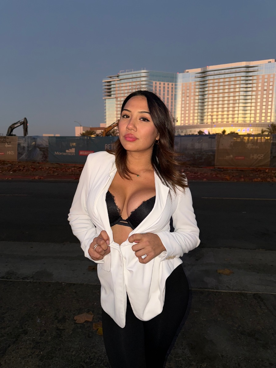 Take a pause and enjoy Ali Cruz — streaming from Naucalpan de Juarez