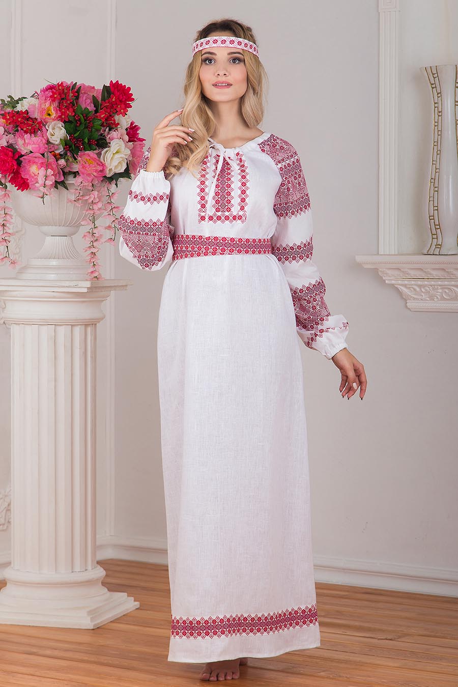 Women in Slavic costumes in Naucalpan de Juarez