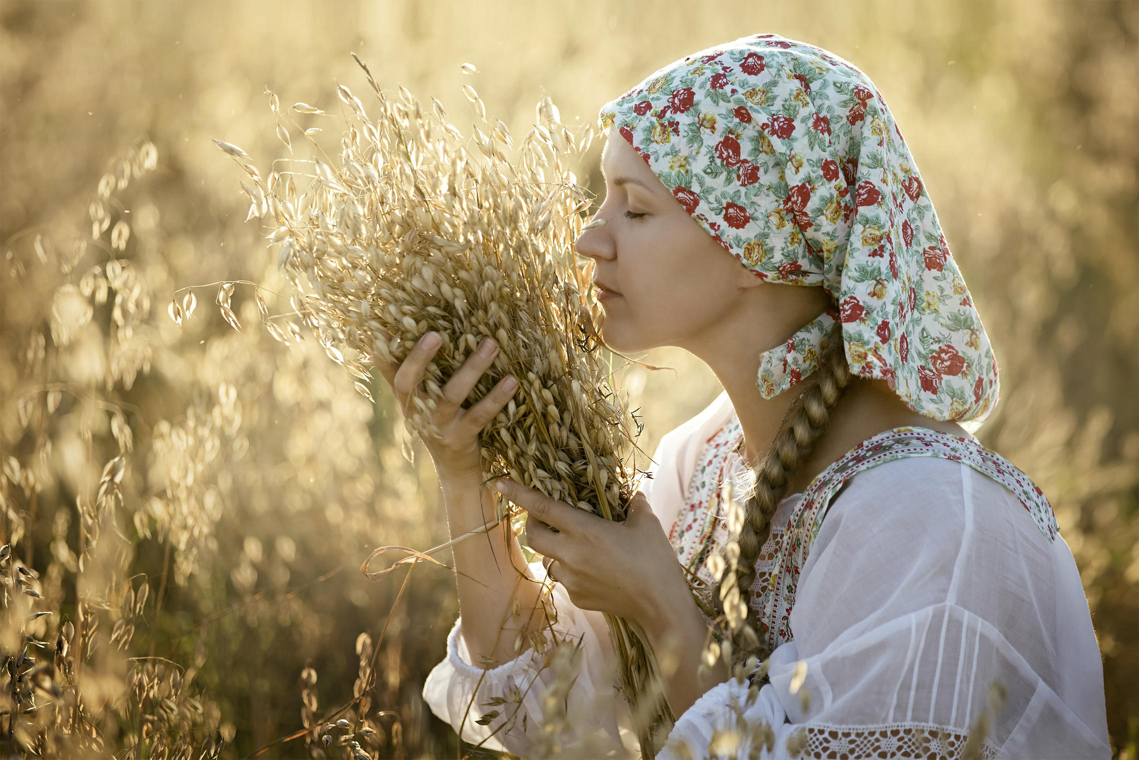 Photo Women in Slavic costumes in Naucalpan de Juarez