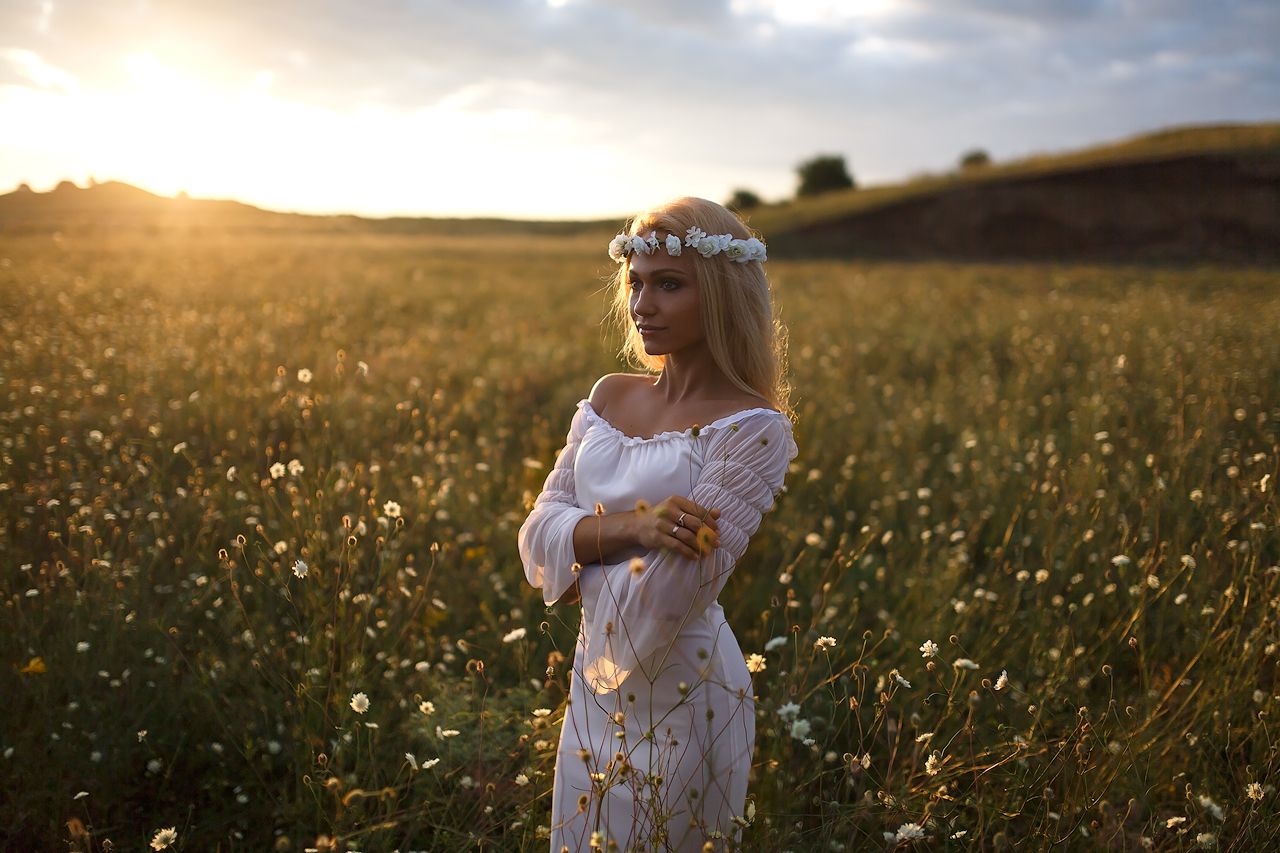 Girls in Slavic costumes in Naucalpan de Juarez