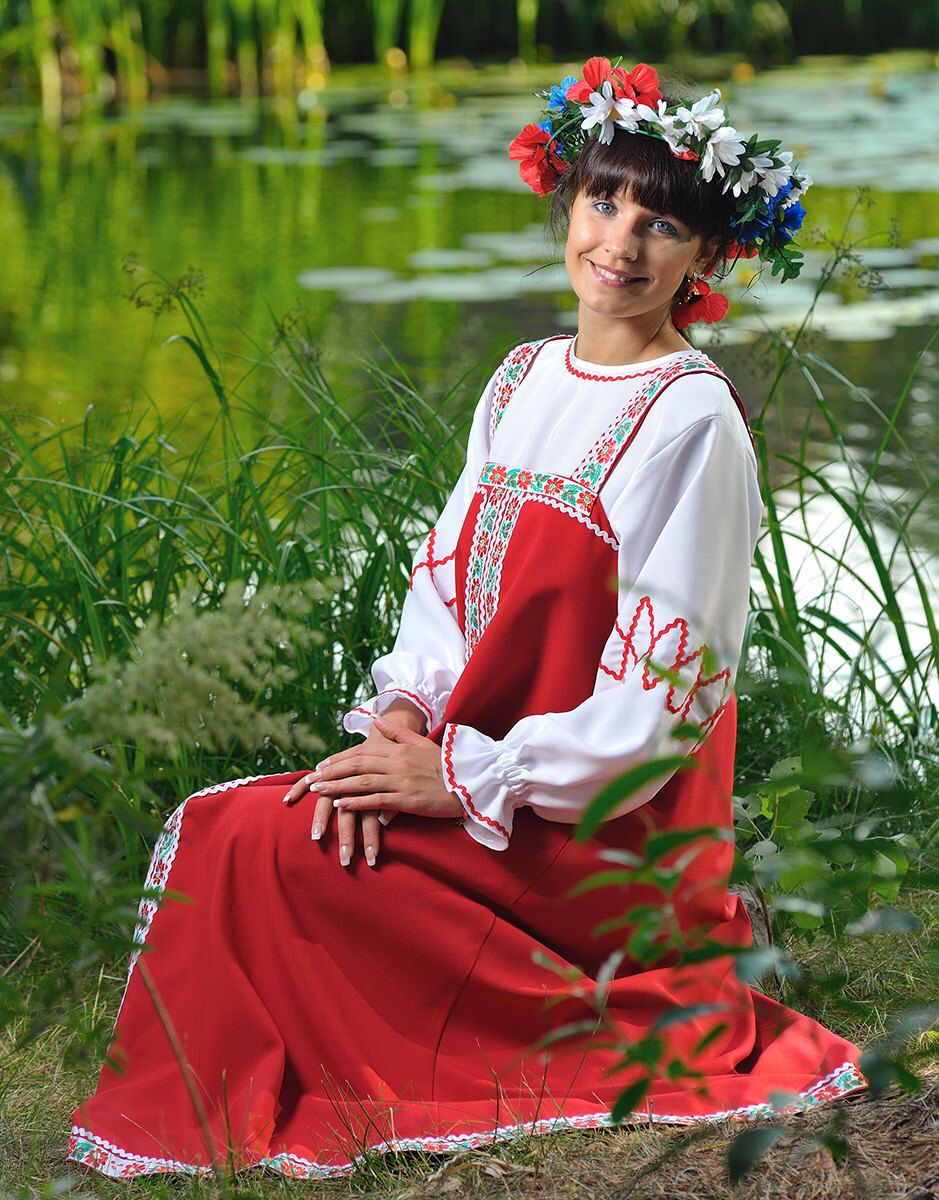 Beautiful girl Girls in Slavic costumes in Naucalpan de Juarez